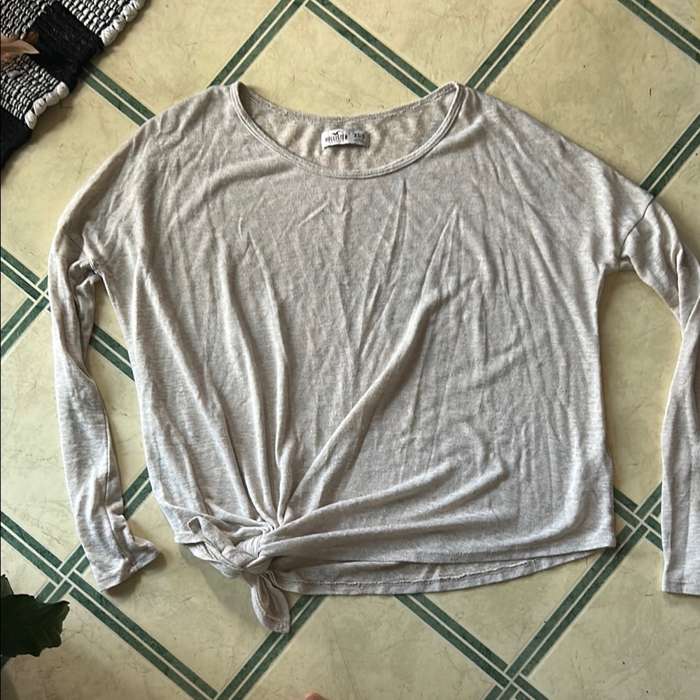 Hollister Cream oversized Long Sleeve Light Weight Tie Front Sweater